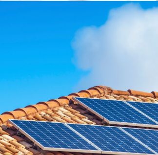 painel solar em telhado