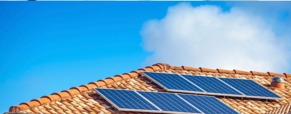 painel solar em telhado
