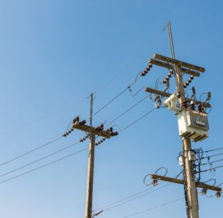 O impacto da inversão de fluxo nas redes aéreas em baixa tensão.